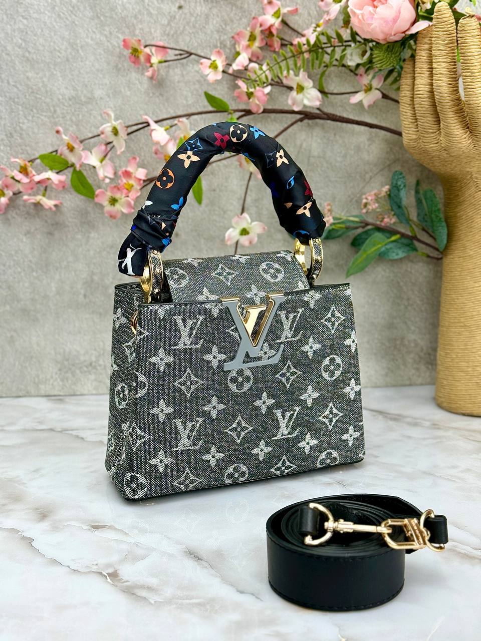 Die Capucines Small Bag