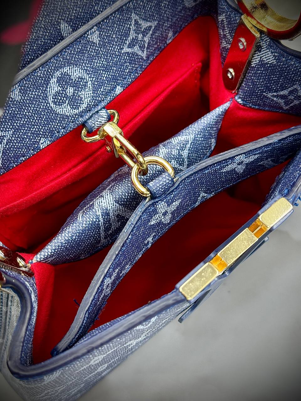Die Capucines Small Bag