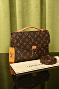 Metis Pochette