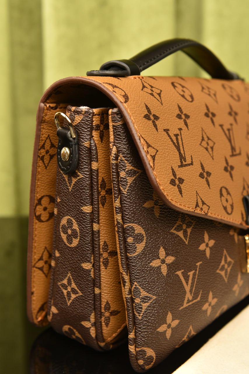 Metis Pochette
